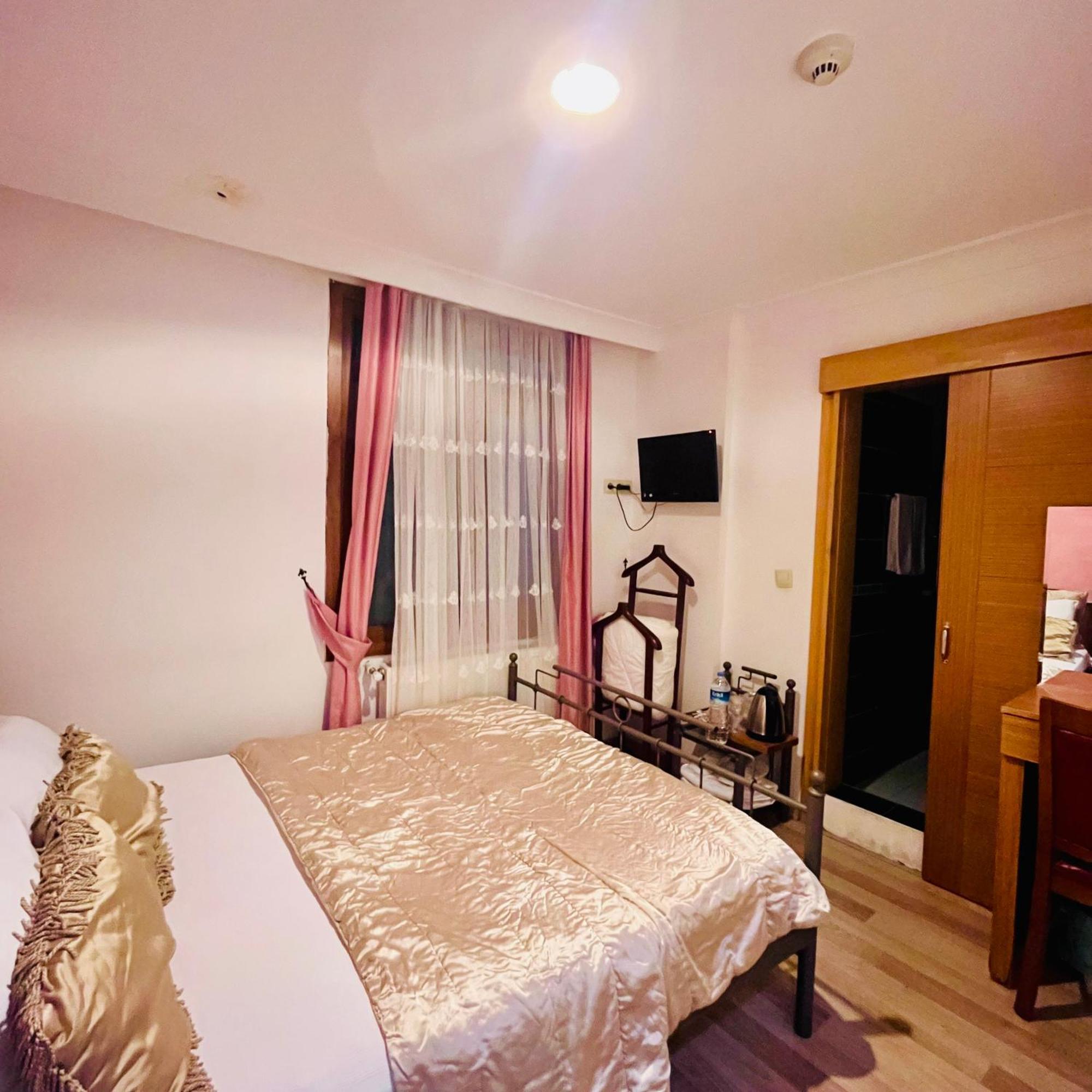 By Sukru Hotel Адалар Екстериор снимка